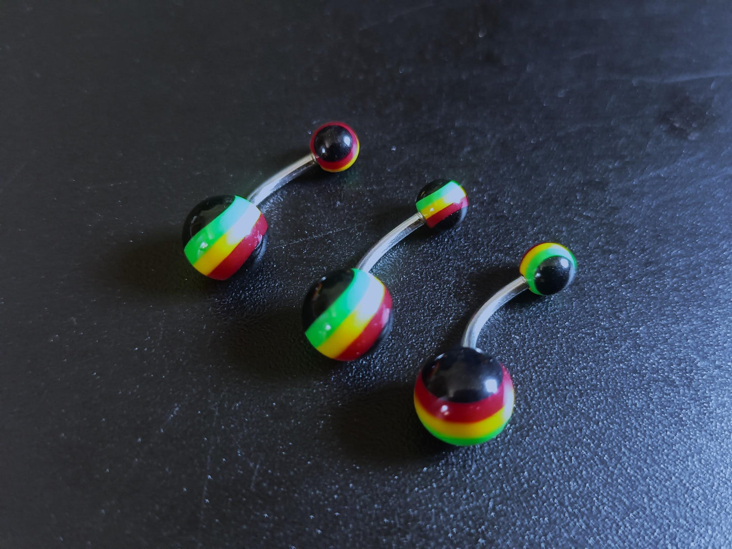 Piercing nombril rasta couleur Jamaïque - Noir/Vert/Jaune/Rouge