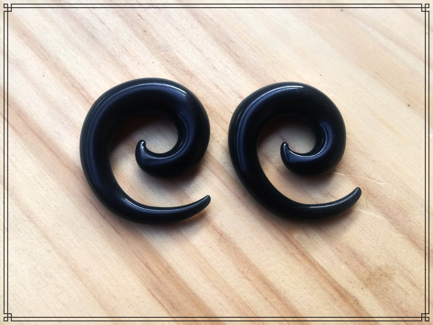 Elargisseur spirale noire acrylique à l'unité
