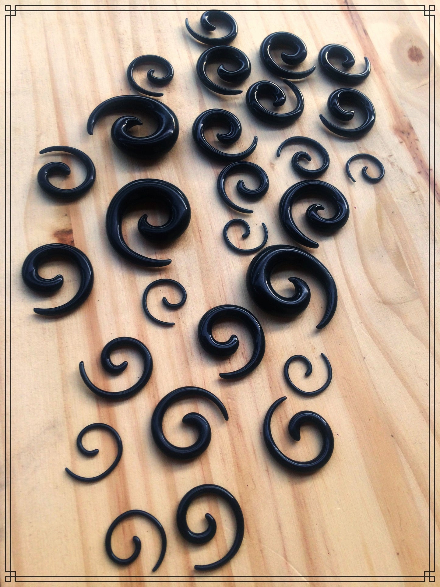 Elargisseur spirale noire acrylique à l'unité