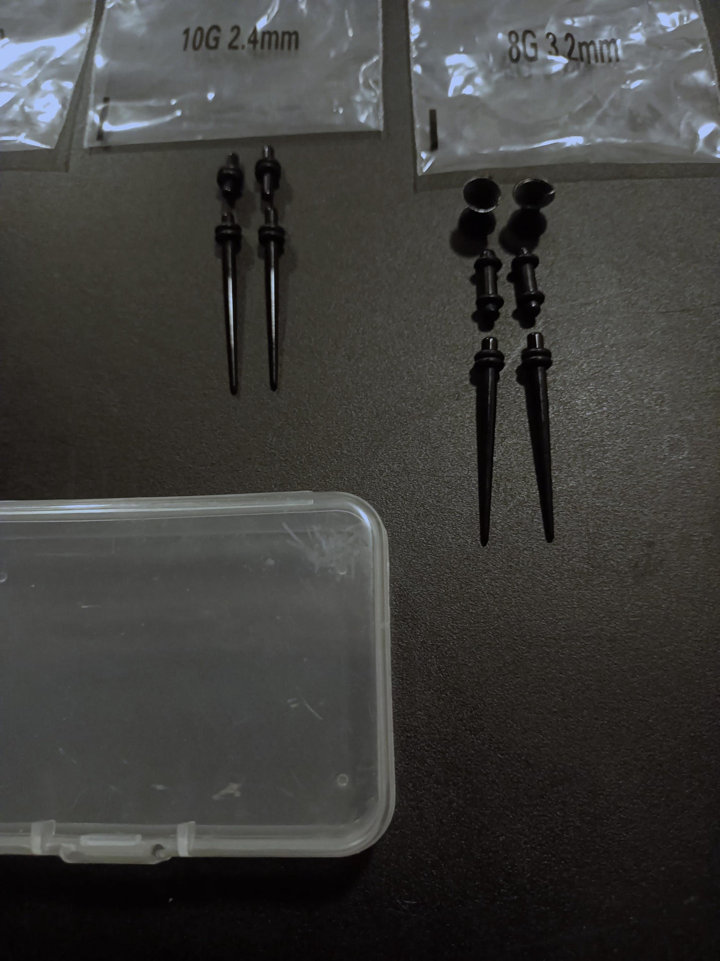 Mon premier kit d'étirement stretch de lobes - 1,6mm à 3,2mm + bijoux finaux tunnels silicones noires en 3,5mm - Pads alcools