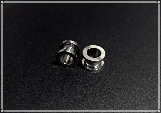 Tunnel oreille en acier chirurgical 316L rebord vissable à l'unité