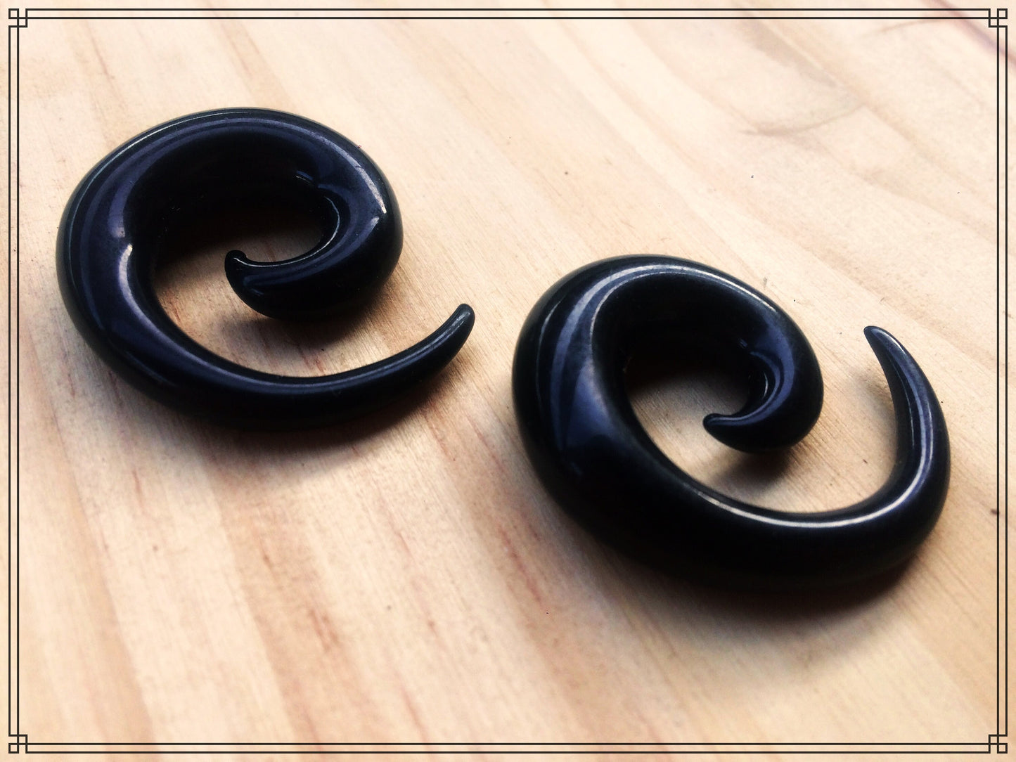 Elargisseur spirale noire acrylique à l'unité