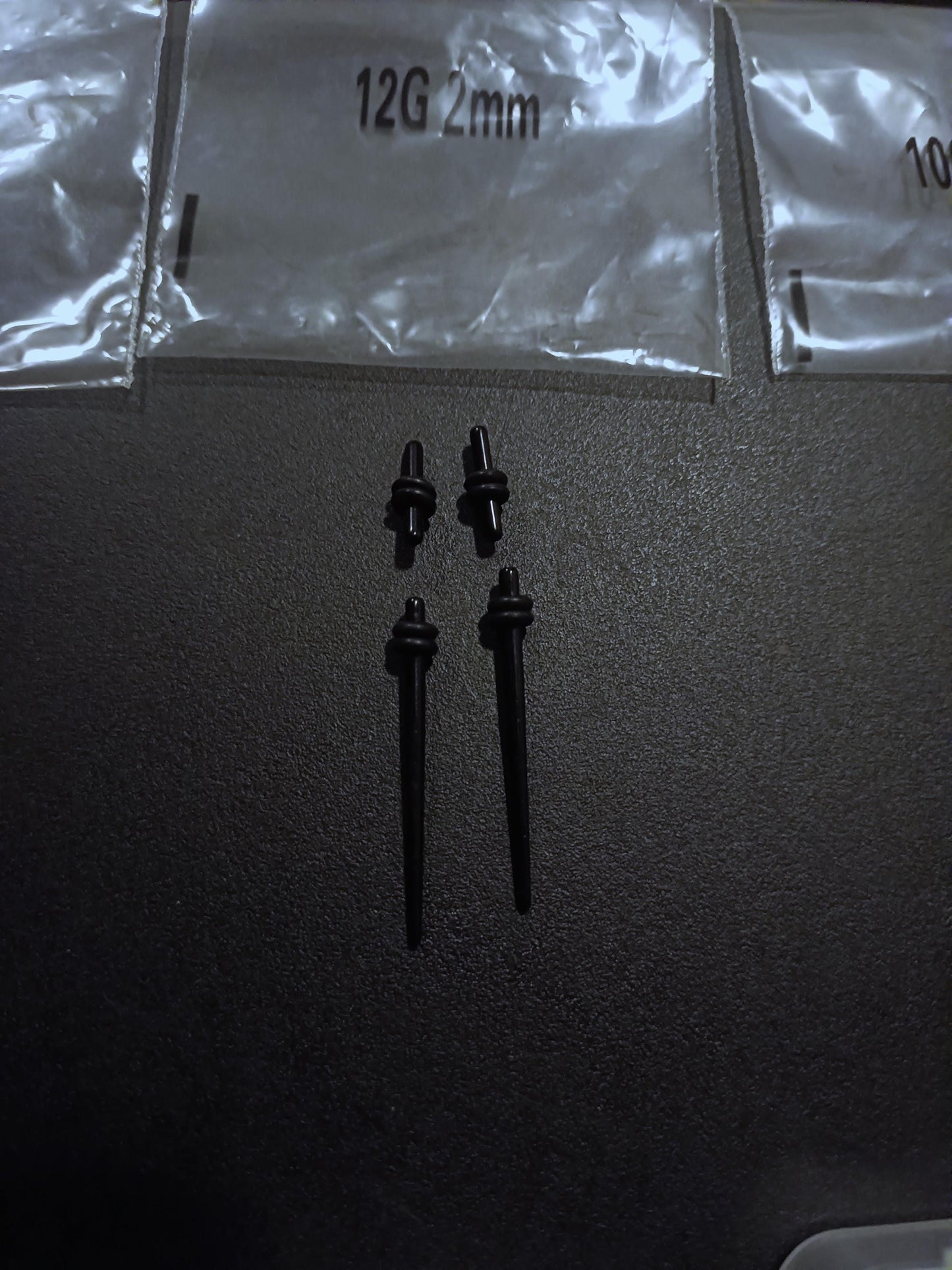 Mon premier kit d'étirement stretch de lobes - 1,6mm à 3,2mm + bijoux finaux tunnels silicones noires en 3,5mm - Pads alcools
