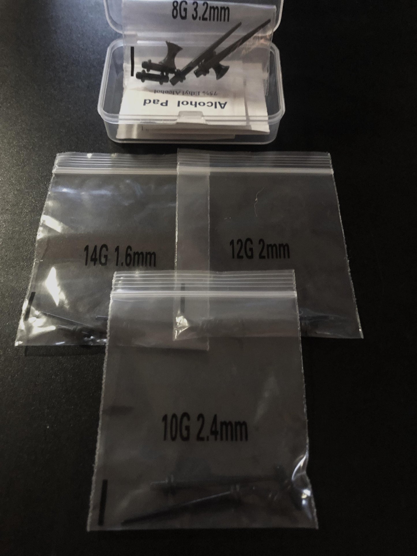 Mon premier kit d'étirement stretch de lobes - 1,6mm à 3,2mm + bijoux finaux tunnels silicones noires en 3,5mm - Pads alcools